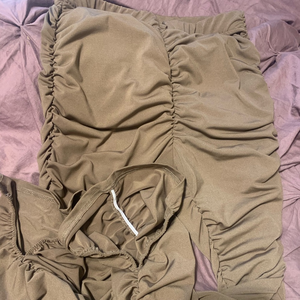 Ruched Slit Hem Solid Leggings